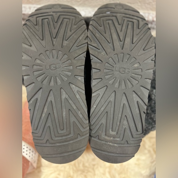 UGG on sale?! YES! Classic Cardigan Boot.  Adjustable height and width.  Size 9 - Picture 7 of 7